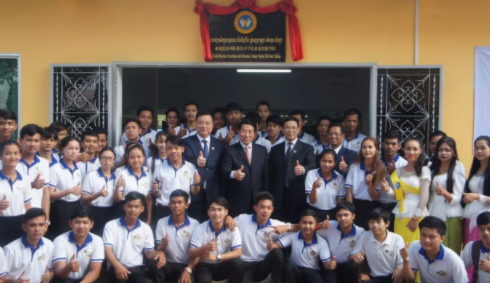 陈传周参加柬埔寨胜游网页版登录入口丝路学院启动剪彩仪式暨新生开学典礼